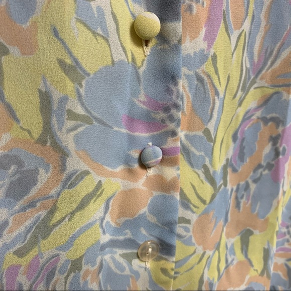 Vintage 1970s Pastel Floral Women’s Button Down - Picture 6 of 9